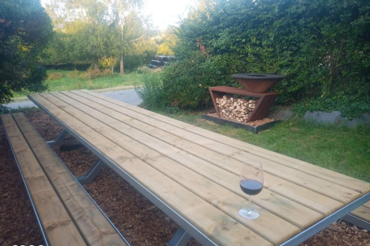 espace_convivial_avec_barbecue_a_mousny_laureat_2021.png